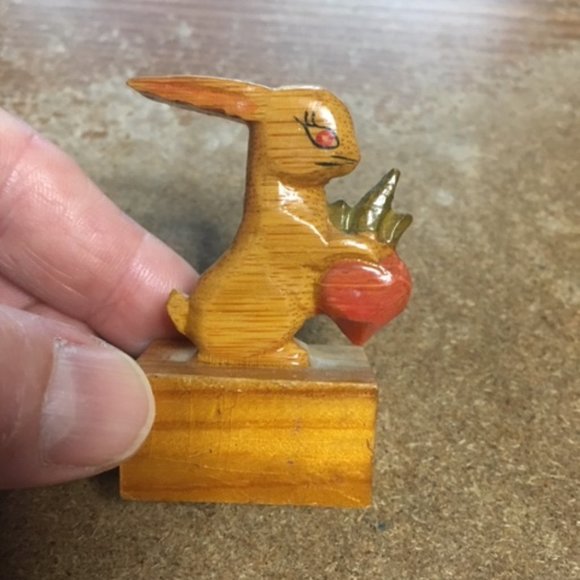 VTG Hand Carved Hand Painted Wooden Rabbit Pencil Sharpener 2.25"H - Picture 8 of 12
